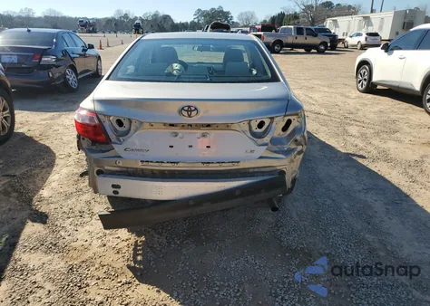 2015 Toyota Camry Le z USA, uszkodzony, nr VIN 4T1BF1FK0FU473853